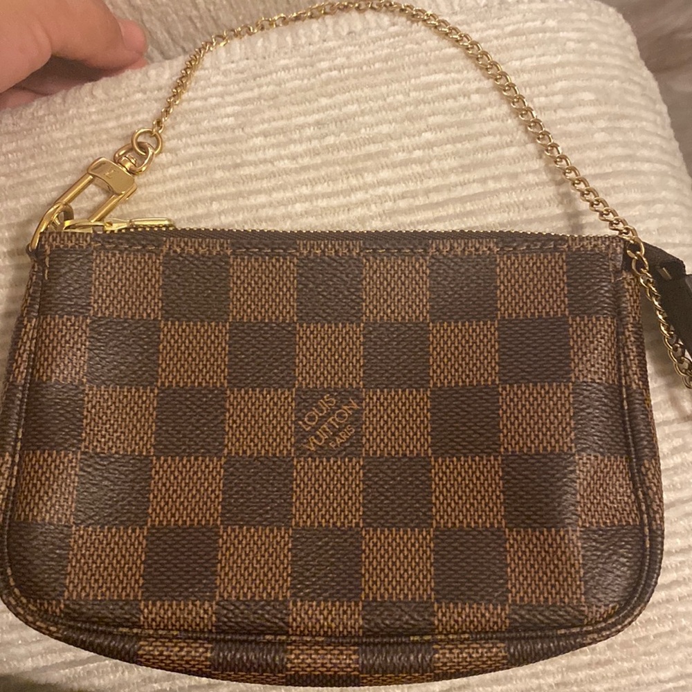 Louis Vuitton, Mini Pochette Accessories Damier Ebene, Red interior